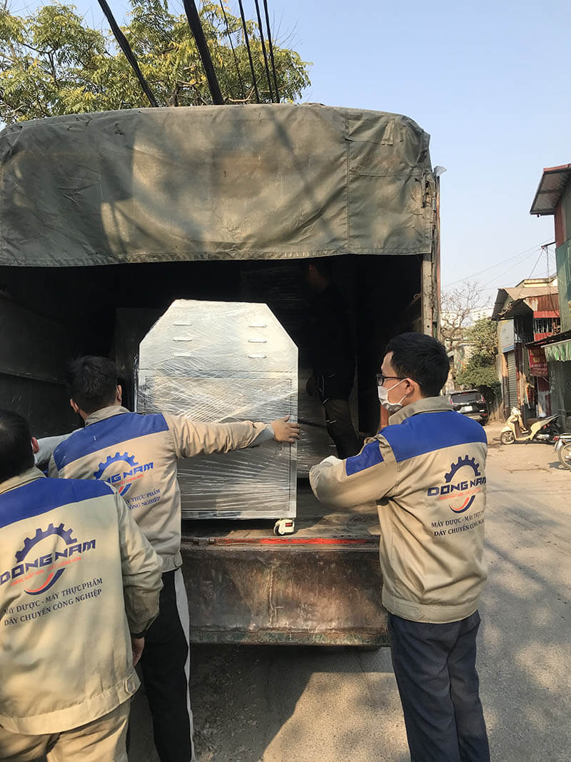 Đông Nam bàn giao máy rang cho khách hàng